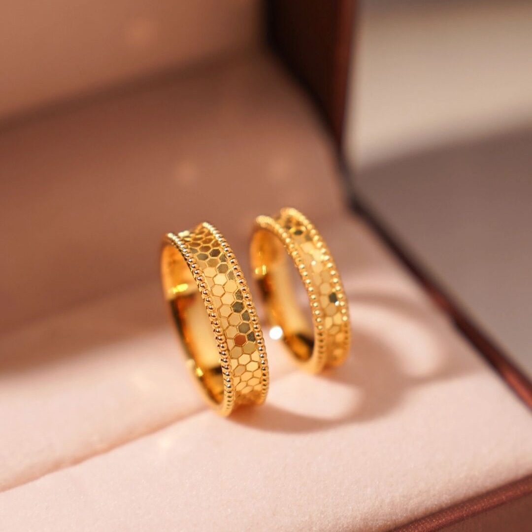 Pure Gold Color Shine Honeycom - огляд і ціна Men'S Accessories Dubai